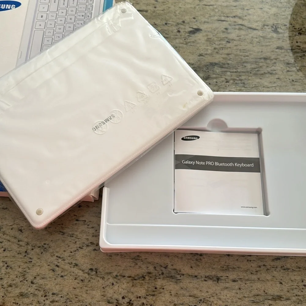 NIB Samsung galaxy note pro Bluetooth Keyboard